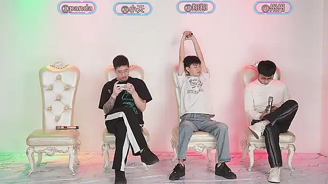 Snapshot of OUBA-boy chatting on 12.04.25 OUBA-boy online show from 12.04.25