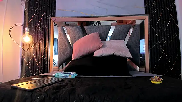 Snapshot of Hotty_redd chatting on 12.03.25 Hotty redd online show from 12.03.25