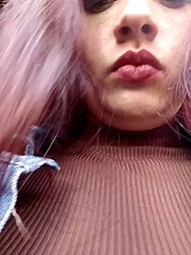 Snapshot of chatting on 12.03.25 online show from 12.03.25