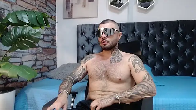 Snapshot of lucky_smith1 chatting on 12.04.25 lucky smith1 online show from 12.04.25