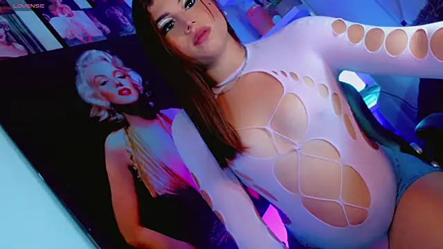 Tiiana Glow10  online show from 12.03.25