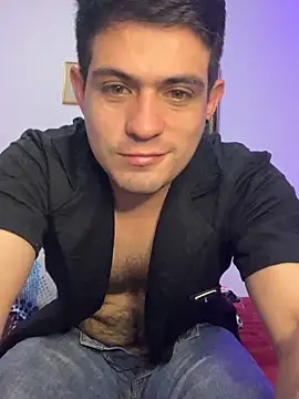 Snapshot of williamsmiiths16 chatting on 12.04.25 williamsmiiths16 online show from 12.04.25