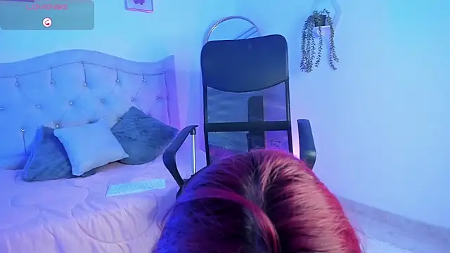 Snapshot of Naomi_Xx chatting on 12.04.25 Naomi Xx online show from 12.04.25