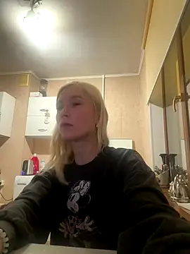 KisJeni online show from 12.04.25