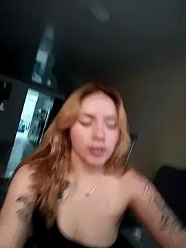 Snapshot of Dollvexia_ chatting on 12.04.25 Dollvexia online show from 12.04.25