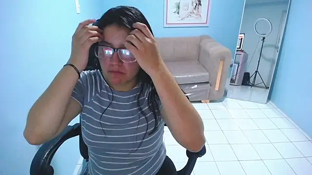 Snapshot of eva_smit_t chatting on 12.05.25 eva smit t online show from 12.05.25