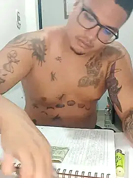 Snapshot of Incubo-1995 chatting on 12.04.25 Incubo-1995 online show from 12.04.25