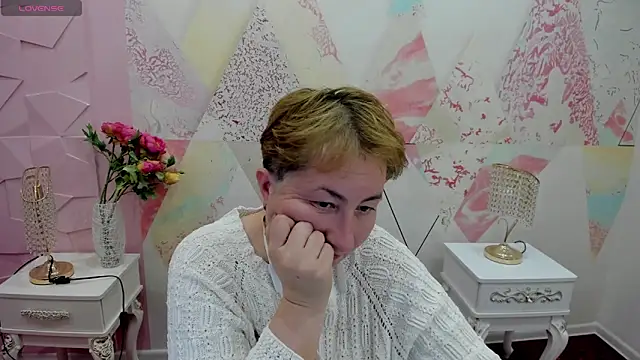 Snapshot of Velisa_bella1 chatting on 12.04.25 Velisa bella1 online show from 12.04.25