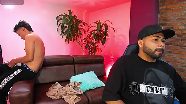 Snapshot of HotThreesoome chatting on 12.04.25 HotThreesoome online show from 12.04.25