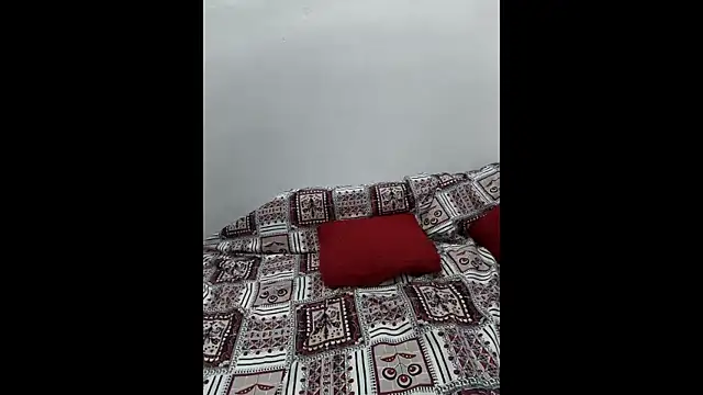 Snapshot of desigirl64 chatting on 12.04.25 desigirl64 online show from 12.04.25