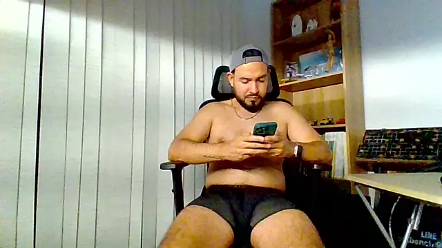 Snapshot of marcob92 chatting on 12.05.25 marcob92 online show from 12.05.25