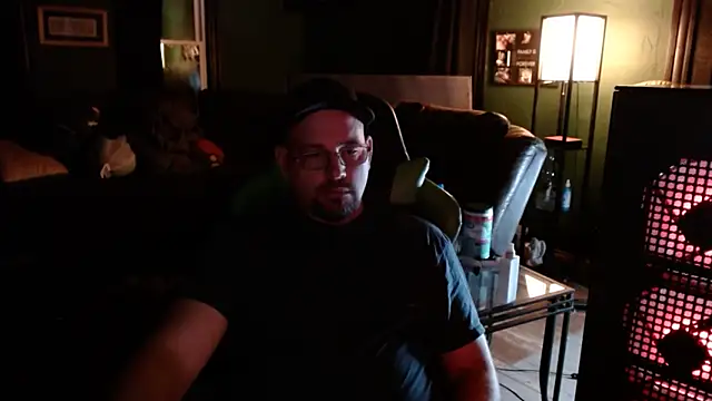 Snapshot of Hunter_Largo chatting on 11.24.25 Hunter Largo online show from 11.24.25