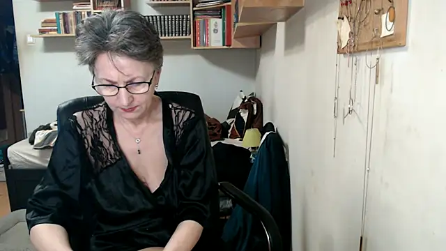 katemodel online show from 11.11.25