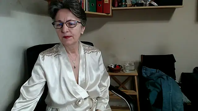 katemodel online show from 11.24.25