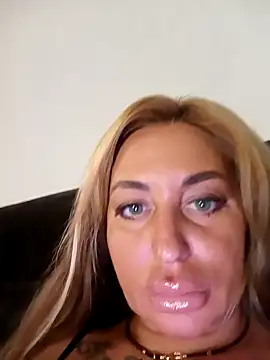 MiaMooly online show from 09.17.25