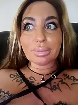 MiaMooly online show from 11.26.25