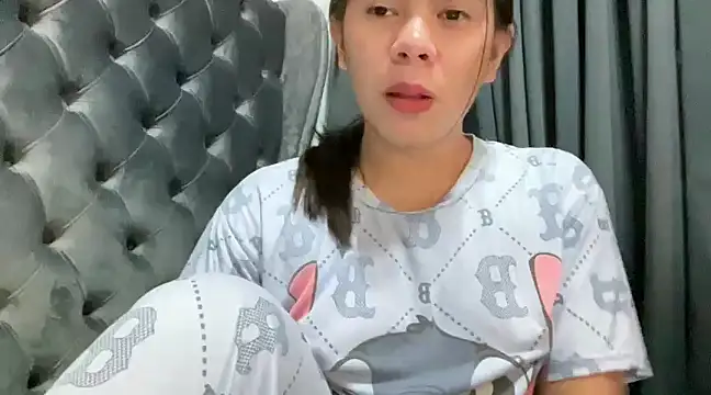 Snapshot of Mooree_naba chatting on 01.04.25 Mooree naba online show from 01.04.25