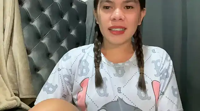Snapshot of Mooree_naba chatting on 01.04.25 Mooree naba online show from 01.04.25