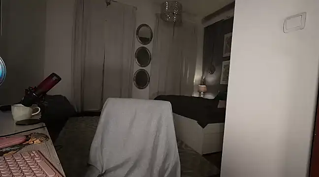 supreme dominatrix online show from 03.03.25