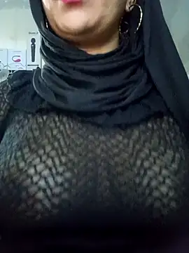 Snapshot of nadia__abaud chatting on 12.24.24 nadia abaud online show from 12.24.24