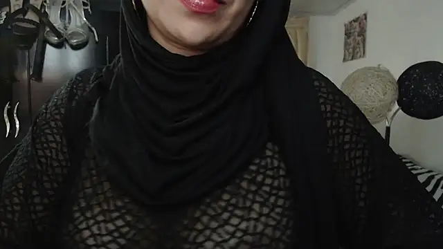 Snapshot of nadia__abaud chatting on 12.27.24 nadia abaud online show from 12.27.24