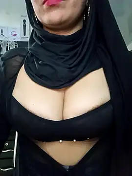 Snapshot of nadia__abaud chatting on 12.30.24 nadia abaud online show from 12.30.24