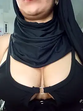 Snapshot of nadia__abaud chatting on 01.02.25 nadia abaud online show from 01.02.25
