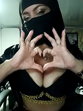 Snapshot of nadia__abaud chatting on 03.10.25 nadia abaud online show from 03.10.25