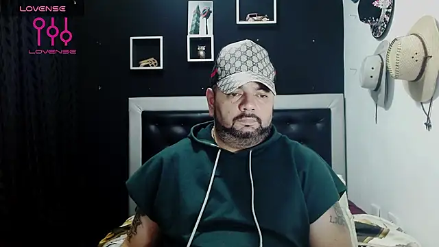 Snapshot of perverseveteranmanxxx chatting on 12.13.24 perverseveteranmanxxx online show from 12.13.24