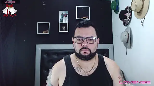 Snapshot of perverseveteranmanxxx chatting on 12.23.24 perverseveteranmanxxx online show from 12.23.24