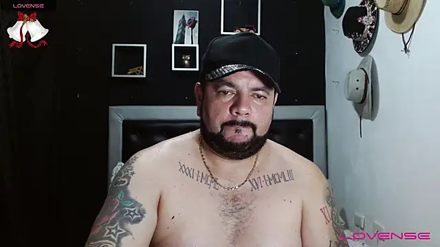 Snapshot of perverseveteranmanxxx chatting on 12.27.24 perverseveteranmanxxx online show from 12.27.24