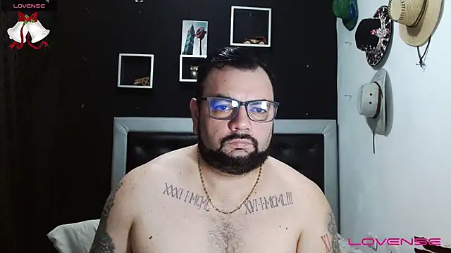 Snapshot of perverseveteranmanxxx chatting on 12.28.24 perverseveteranmanxxx online show from 12.28.24