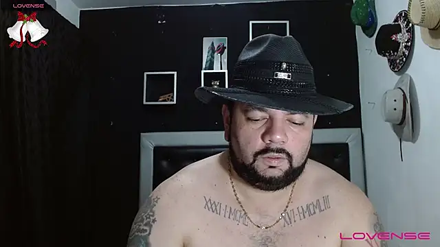 Snapshot of perverseveteranmanxxx chatting on 12.28.24 perverseveteranmanxxx online show from 12.28.24