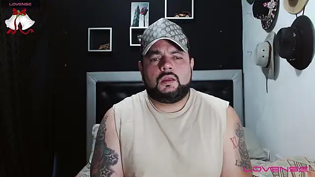 Snapshot of perverseveteranmanxxx chatting on 12.31.24 perverseveteranmanxxx online show from 12.31.24