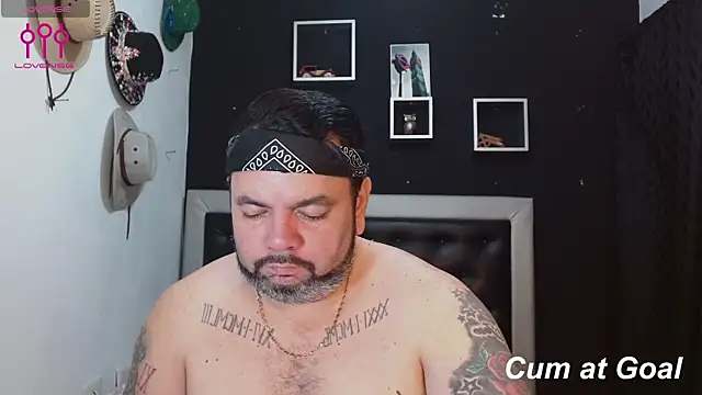 Snapshot of perverseveteranmanxxx chatting on 01.14.25 perverseveteranmanxxx online show from 01.14.25