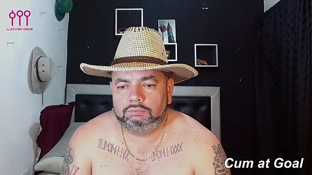Snapshot of perverseveteranmanxxx chatting on 01.20.25 perverseveteranmanxxx online show from 01.20.25
