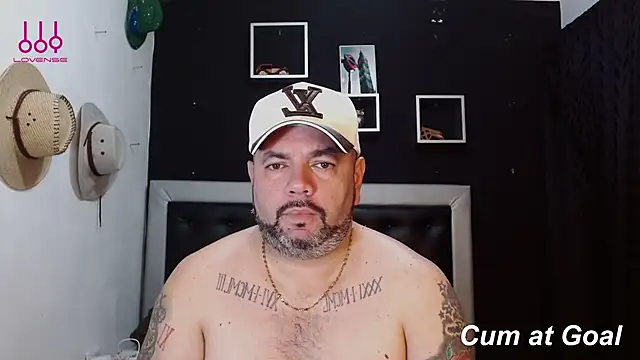 Snapshot of perverseveteranmanxxx chatting on 01.21.25 perverseveteranmanxxx online show from 01.21.25