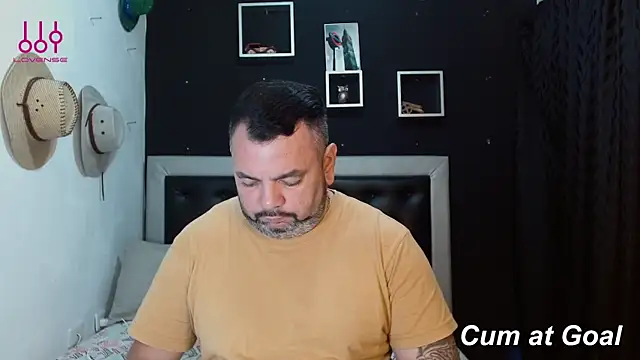 Snapshot of perverseveteranmanxxx chatting on 01.22.25 perverseveteranmanxxx online show from 01.22.25