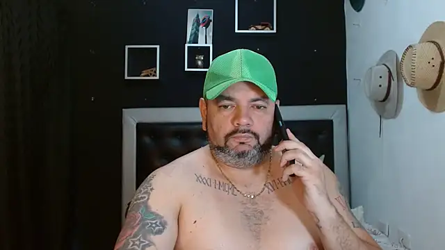 Snapshot of perverseveteranmanxxx chatting on 01.28.25 perverseveteranmanxxx online show from 01.28.25