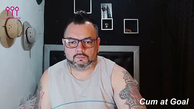 Snapshot of perverseveteranmanxxx chatting on 01.30.25 perverseveteranmanxxx online show from 01.30.25