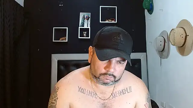 Snapshot of perverseveteranmanxxx chatting on 02.01.25 perverseveteranmanxxx online show from 02.01.25