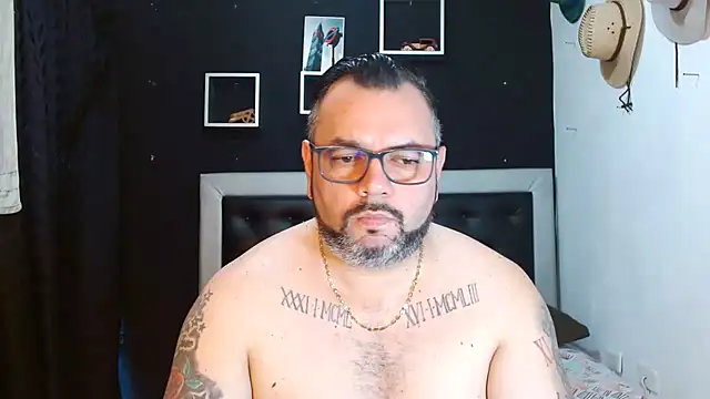 Snapshot of perverseveteranmanxxx chatting on 02.05.25 perverseveteranmanxxx online show from 02.05.25