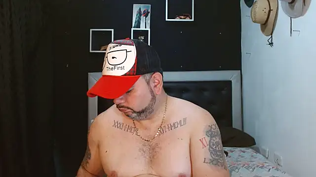 Snapshot of perverseveteranmanxxx chatting on 02.08.25 perverseveteranmanxxx online show from 02.08.25
