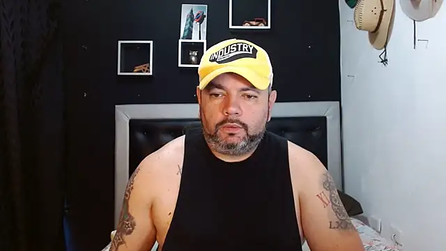 Snapshot of perverseveteranmanxxx chatting on 02.12.25 perverseveteranmanxxx online show from 02.12.25