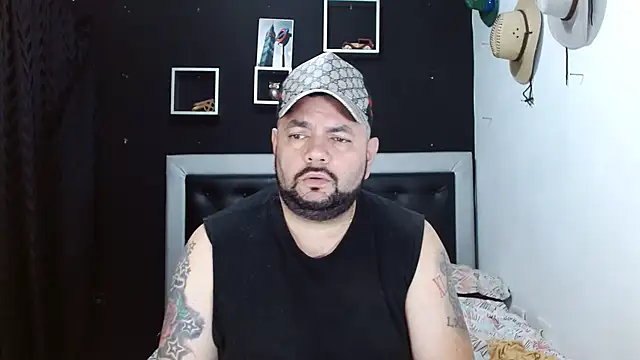 Snapshot of perverseveteranmanxxx chatting on 02.18.25 perverseveteranmanxxx online show from 02.18.25