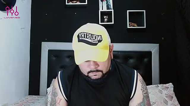 Snapshot of perverseveteranmanxxx chatting on 02.22.25 perverseveteranmanxxx online show from 02.22.25
