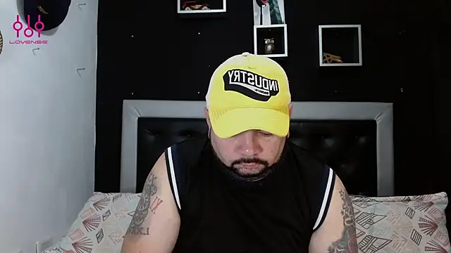 Snapshot of perverseveteranmanxxx chatting on 02.22.25 perverseveteranmanxxx online show from 02.22.25