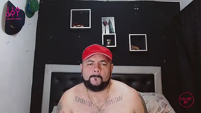 Snapshot of perverseveteranmanxxx chatting on 03.05.25 perverseveteranmanxxx online show from 03.05.25