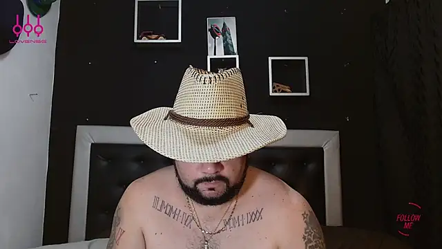 Snapshot of perverseveteranmanxxx chatting on 03.08.25 perverseveteranmanxxx online show from 03.08.25