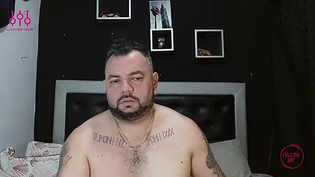 Snapshot of perverseveteranmanxxx chatting on 03.10.25 perverseveteranmanxxx online show from 03.10.25